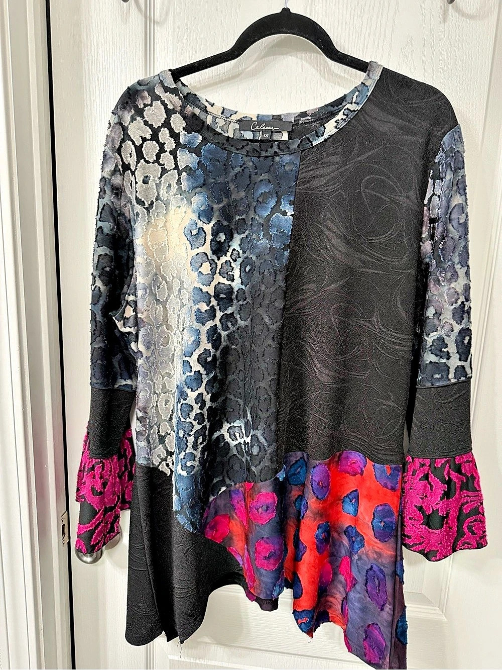 Calessa Animal Print Tunic Top in Black & Blue Size 1X